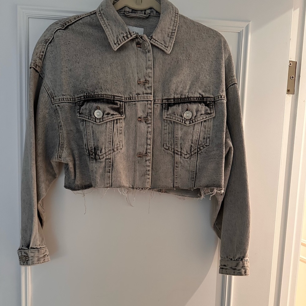 Cropped denim jacket